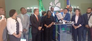 ASUME DEFENSA: Bloque diputados FP rechaza persecución política del gobierno y amedrentamiento de EDESUR contra diputado Rafelin Pérez tras denuncia de apagones y altas tarifas en Pedernales