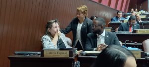 LÁGRIMAS Y RABIA: Derrama diputada Llaniris Espinal por muerte de cinco jóvenes en Santiago a mano de agentes de Policía Nacional; exige frenar barbarie en un estado de derecho