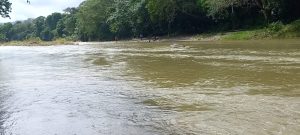 MAMÁ TINGÓ: Distrito Municipal de Yamás, Monte Plata, Lleva hoy 11 días incomunicado por desbordamiento río Guanuma; estudiantes y profesores no asisten a docencias