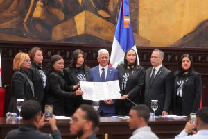 CONTRA FEMINICIDIOS: Unas 71 diputadas y cuatro senadoras introducen iniciativa «Déjala Ir» con la que buscan enfrentar los feminicidios y filicidios en República Dominicana