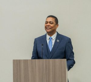 NO VA POR EL PRM: Víctor D’Aza anuncia retiro precandidatura presidencial por el Partido Revolucionario Moderno