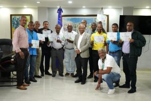 POR CONDUCIR CORRECTAMENTE: Operadora Metropolitana de Servicios de Autobuses -OMSA- reconoce a diez de sus choferes por buen desempeño