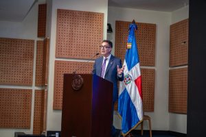 VIOLENCIA DE GÉNERO: Especialista español Miguel Lorente, advirtió sobre persistencia de estereotipos culturales que siguen justificando la violencia contra las mujeres en distintos entornos sociales