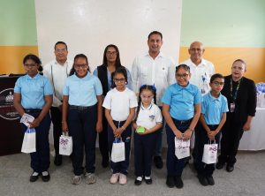 SALUD VISUAL: Instituto Nacional de Bienestar Estudiantil mejora calidad de vida de 302 estudiantes de Jarabacoa con entrega de lentes correctivos