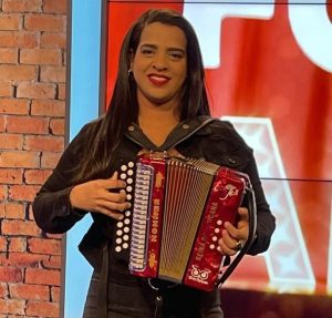 A RITMO DE ACORDEAÓN: La Doncella del Acordeón impulsa la música típica dominicana con un legado educativo de 12 libros publicados y más de 50 merengues típicos