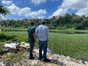 DESTRUYEN HUMEDALES: Mientras URBE desaloja un kilómetro margen río Ozama, por otro lado rellenan más de 2 kilómetros de humedales