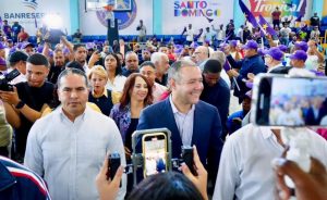 SE MUDAN: Nuevos miembros del Partido Cívico Renovador y el movimiento cristiano Canal de Bendición ingresan al PLD