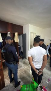 ROBOS DE EQUIPOS ELECTRÓNICOS: Policía y Ministerio Público informan allanamiento practicado a ciudadano italiano en Boca Chica, estuvo relacionado a compra de artículos robados