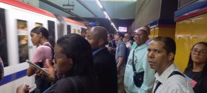 METRO DE SD: Averías continuaron este lunes al amaneció fuera de servicio; dos horas despues fue restablecido, aunque continaron paralizaciones de trenes y escaleras eléctricas