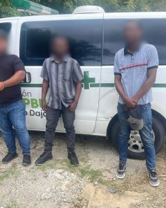 !TRAFICO HAITIANOS EN AMBULANCIA! DGM detiene ambulancia transportando haitianos indocumentados en Dajabón 