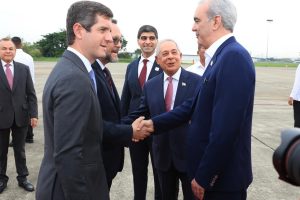 EN PANAMÁ: Presidente Luis Abinader destaca crecimiento zonas francas, estabilidad económica y liderazgo turístico de RD durante encuentro con altos ejecutivos empresariales