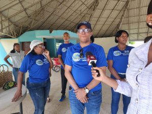 FERIA DEL RECICLAJE ¿Qué se exhibe y de qué se elaboral artículos? Expone productos elaborados a base de lilas produce el río Ozama