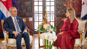 EN TOMA DE POSESIÓN: Presidente Abinader sostiene reunión bilateral con la mandataria electa de Costa Rica, Laura Fernández Delgado