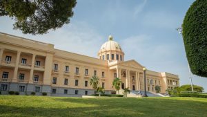 ¿EN QUE CONSISTE EL P LAN ANTICRISIS DEL GOBIERNO DOMINICANO? Incluye amnistía fiscal, eliminación del anticipo, eleva deducciones educativas y establece otras medidas para impulsar la economía