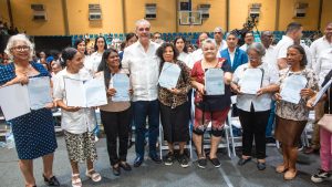 !TITULACIÓN, AHORA CON ACCESO A CRÉDITOS! Presidente Abinader entrega en Haina 1,279 títulos de propiedad y beneficia 6,385 personas