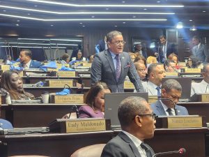 !CORREDOR DE LA MUERTE! Así la define el diputado por Monseñor Nouel, José Fabián; tien hoyos, desniveles y oscura