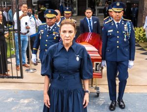 EN DESPEDIDA A JORGE FRÍAS: Carolina Mejía  destaca labor comunitarias y política de diputados: “Te amaré siempre y honraré tu memoria”