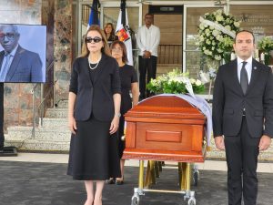 !DESPIDEN A UN GRANDE DEL PRM! Luego de honras fúnebres en cabildo DN, Congreso Nacional y casa nacional del Partido Revolucionario Moderno, lo sepultan en cementerio Cristo Redentor