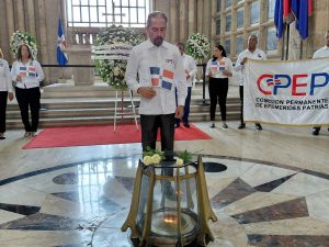 !EL LIENZO SAGRADO! Efemérides Patrias exhorta a colocar en lugares visibles la Bandera Nacional por la Restauración