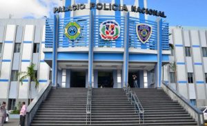!SENTADO EN UNA GUAGUA! Policía Nacional persigue autores de muerte a tiros de un hombre en La Romana