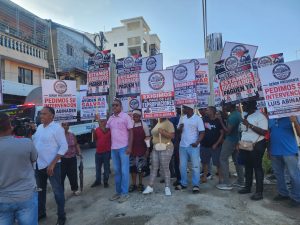 !ATENDERÁN RECLAMOS COMERCIANTES DE VILLA MELLA! Luego de protestas se reúnen con director Empresa Metropolitana de Transporte
