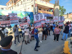 !COMERCIANTES NO AGUANTAN Y SE VAN A LA CALLES EN VILLA MELLA! Extensión de Línea 1 del Metro lo lleva a la quiebra y exigen indemnización urgente
