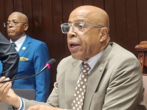 !AGRESIÓN A DIPUTADA! Aborta sesión Cámara de Diputados en República Dominicana; presidente cuerpo legislativo deplora abandono de hemiciclo por parte de congresistas