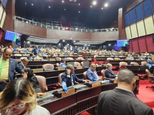 !LOS PRIVILEGIOS DE UN DIPUTADO EN RD! Insaciables cantidad de recursos económicos de los contribuyentes que reciben legisladores