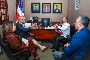 !CULTURAL! Efemérides Patrias dona de libros y obra artística a Unapec
